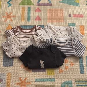 5pc Stripes/Dots Bodysuits in sz Newborn